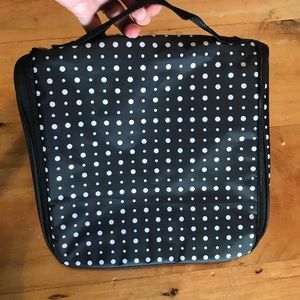 Thirtyone hanging traveler case
